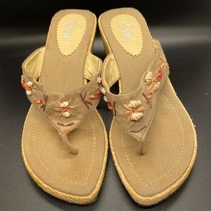 Bijou! Thong wedges with seashell accents
